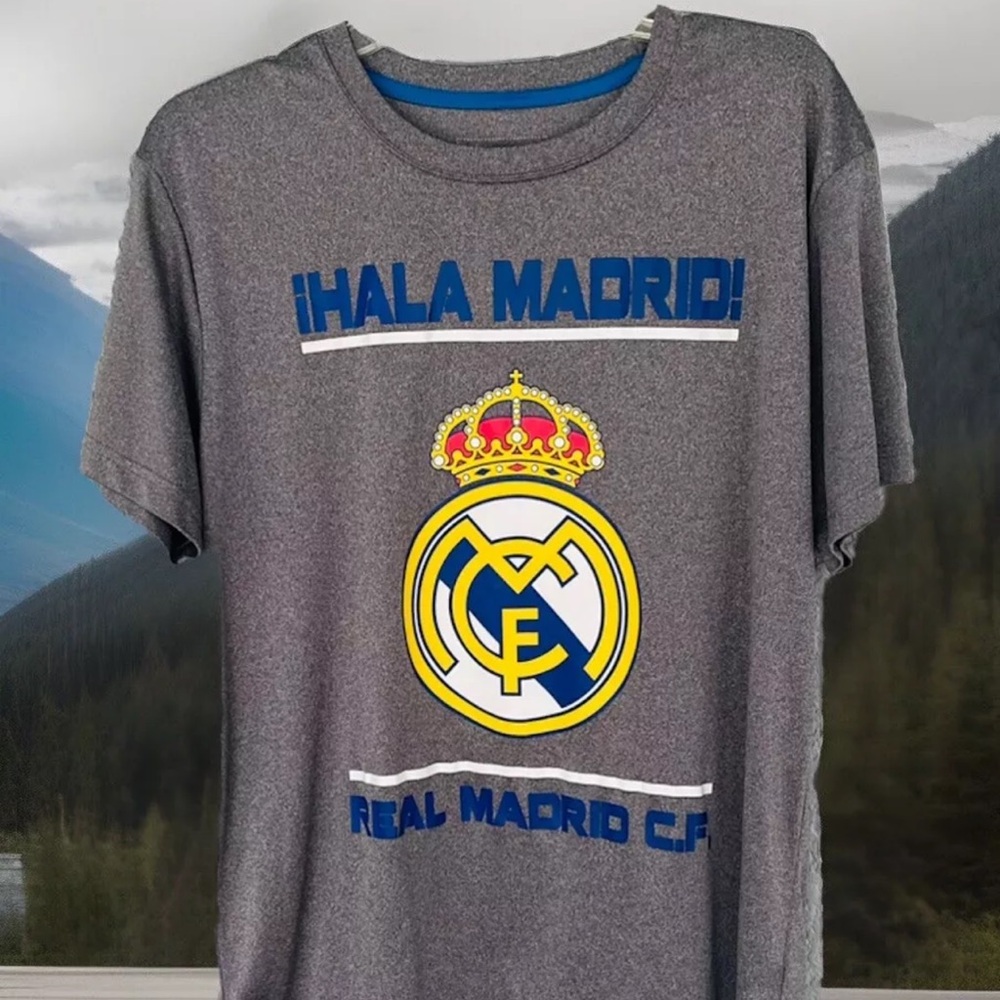 Real Madrid C.F. Men’s Gray Shirt Soccer Top Size Large- 100% Polyester